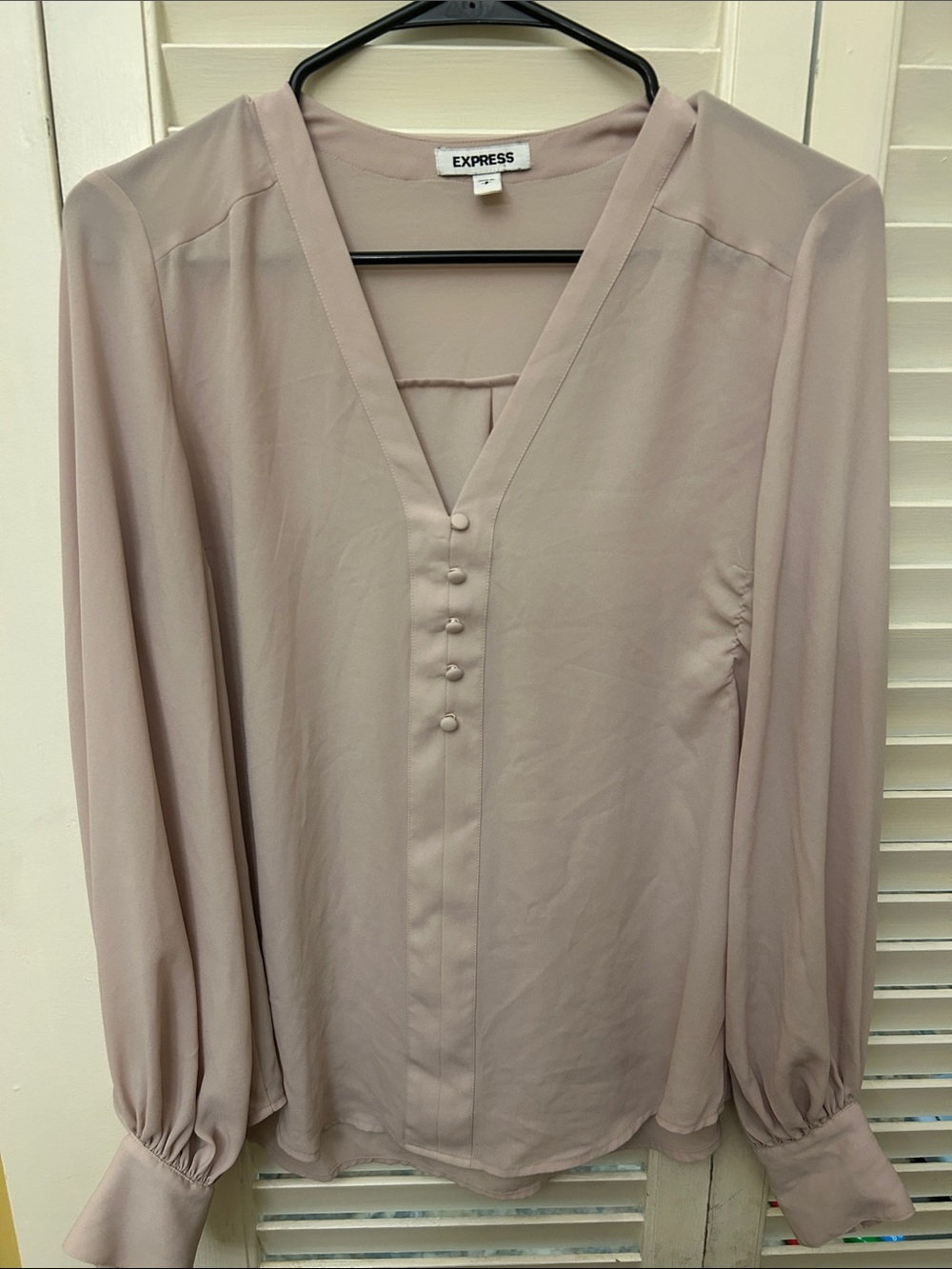 Express Women's Dusty Mauve V-Neck Button-Front Blouse